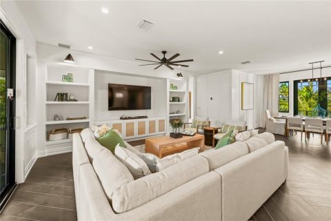 House in Anna Maria, Florida 6 bedrooms, 603.86 sq.m. № 1918814 - photo 28