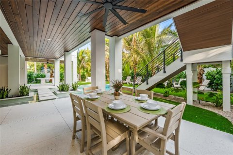 House in Anna Maria, Florida 6 bedrooms, 603.86 sq.m. № 1918814 - photo 13