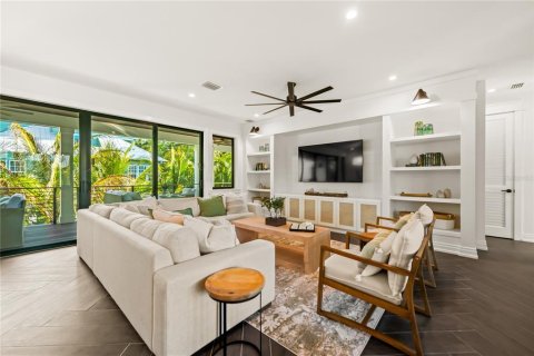 House in Anna Maria, Florida 6 bedrooms, 603.86 sq.m. № 1918814 - photo 22