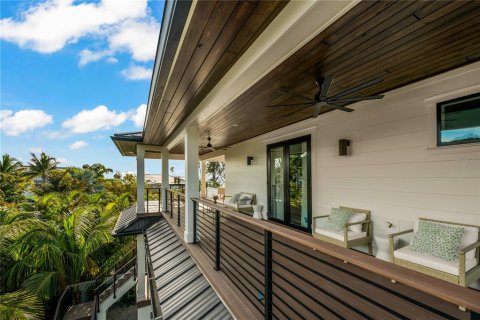 House in Anna Maria, Florida 6 bedrooms, 603.86 sq.m. № 1918814 - photo 18