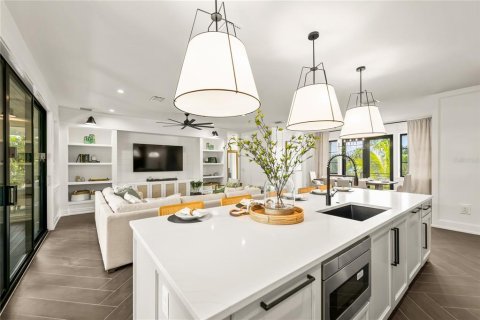 House in Anna Maria, Florida 6 bedrooms, 603.86 sq.m. № 1918814 - photo 23