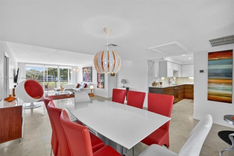 Copropriété à vendre à Pompano Beach, Floride: 3 chambres, 139.35 m2 № 2089145 - photo 3