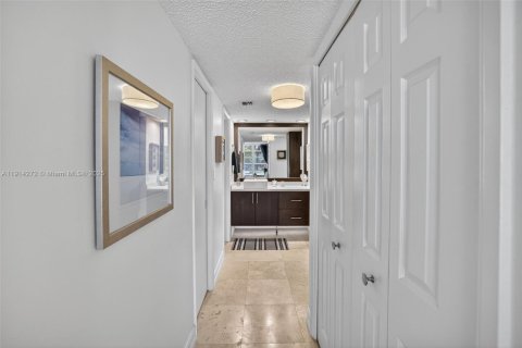 Copropriété à vendre à Pompano Beach, Floride: 3 chambres, 139.35 m2 № 2089145 - photo 20