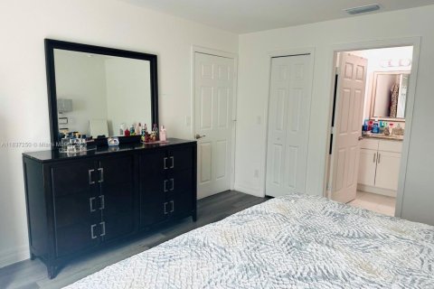 House in Cape Coral, Florida 3 bedrooms № 1825835 - photo 18