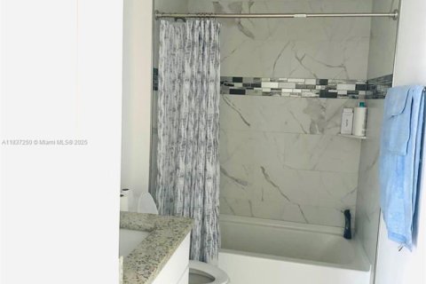 House in Cape Coral, Florida 3 bedrooms № 1825835 - photo 13
