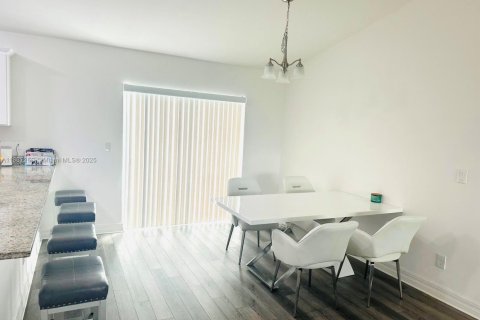 House in Cape Coral, Florida 3 bedrooms № 1825835 - photo 6