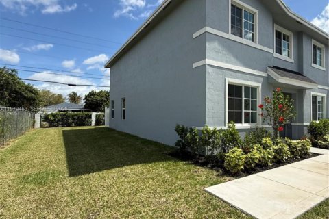 Touwnhouse à vendre à Florida City, Floride: 3 chambres, 159.33 m2 № 2043642 - photo 2