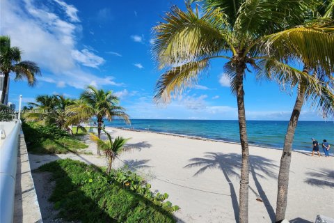 Copropriété à louer à Hallandale Beach, Floride: 1 chambre, 68.38 m2 № 1946885 - photo 24