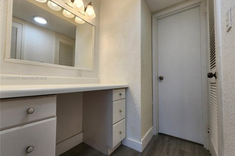 Copropriété à louer à Hallandale Beach, Floride: 1 chambre, 68.38 m2 № 1946885 - photo 16
