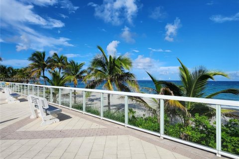 Copropriété à louer à Hallandale Beach, Floride: 1 chambre, 68.38 m2 № 1946885 - photo 23
