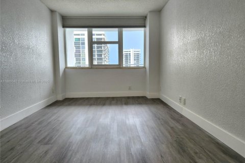 Copropriété à louer à Hallandale Beach, Floride: 1 chambre, 68.38 m2 № 1946885 - photo 19
