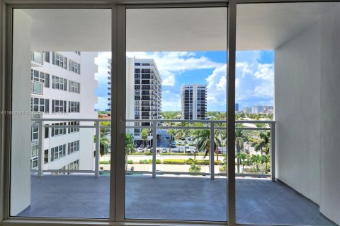 Copropriété à louer à Hallandale Beach, Floride: 1 chambre, 68.38 m2 № 1946885 - photo 6