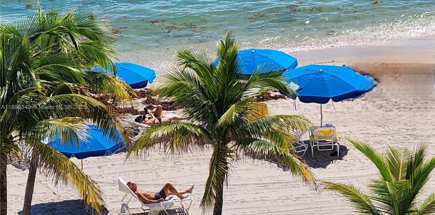 Condo à Hallandale Beach, Floride, 1 chambre  № 1946885
