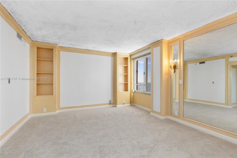 Condominio en venta en Miami, Florida, 4 dormitorios, 224.08 m2 № 1004210 - foto 23