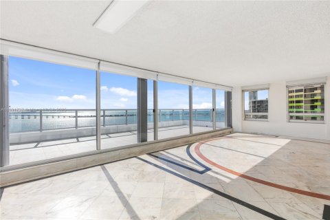 Condominio en venta en Miami, Florida, 4 dormitorios, 224.08 m2 № 1004210 - foto 4