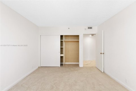 Condominio en venta en Miami, Florida, 4 dormitorios, 224.08 m2 № 1004210 - foto 21
