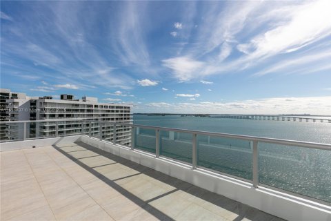 Condominio en venta en Miami, Florida, 4 dormitorios, 224.08 m2 № 1004210 - foto 2