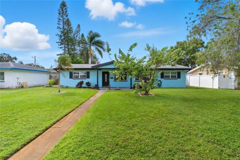 House in Saint Petersburg, Florida 2 bedrooms, 104.52 sq.m. № 2378915