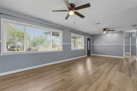 House in Saint Petersburg, Florida 2 bedrooms, 104.52 sq.m. № 2378915 - photo 8