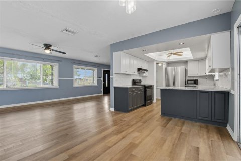 House in Saint Petersburg, Florida 2 bedrooms, 104.52 sq.m. № 2378915 - photo 11