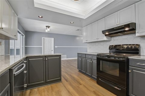 House in Saint Petersburg, Florida 2 bedrooms, 104.52 sq.m. № 2378915 - photo 15