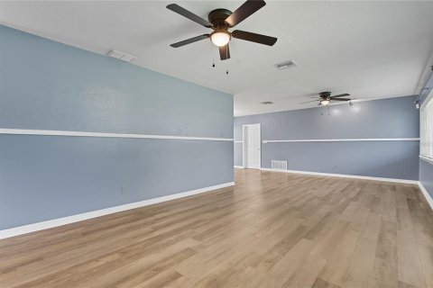 House in Saint Petersburg, Florida 2 bedrooms, 104.52 sq.m. № 2378915 - photo 6