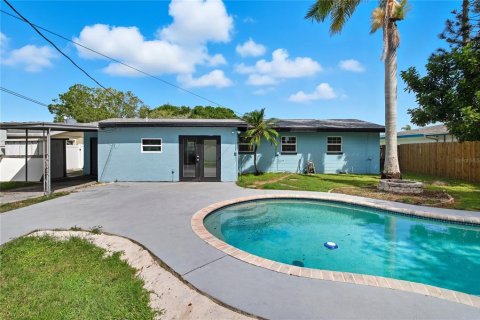 House in Saint Petersburg, Florida 2 bedrooms, 104.52 sq.m. № 2378915 - photo 26