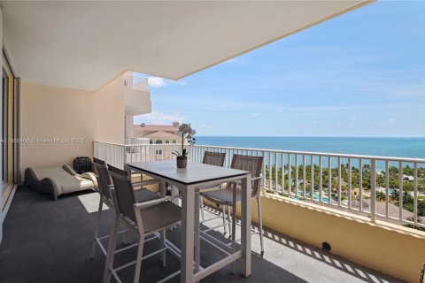 Condo in Key Biscayne, Florida, 2 bedrooms № 1963974 - photo 6