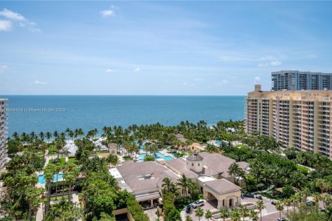 Condo in Key Biscayne, Florida, 2 bedrooms № 1963974 - photo 1