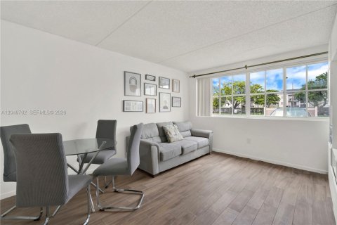Copropriété à vendre à Hialeah, Floride: 1 chambre, 69.58 m2 № 2181084 - photo 8