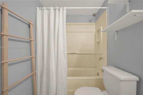 Copropriété à vendre à Hialeah, Floride: 1 chambre, 69.58 m2 № 2181084 - photo 6
