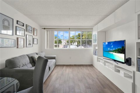 Copropriété à vendre à Hialeah, Floride: 1 chambre, 69.58 m2 № 2181084 - photo 9