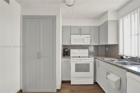 Copropriété à vendre à Hialeah, Floride: 1 chambre, 69.58 m2 № 2181084 - photo 3