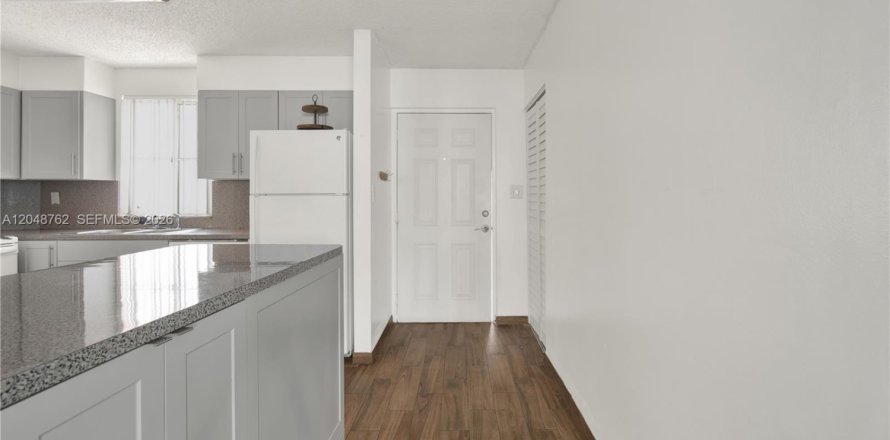 Condo à Hialeah, Floride, 1 chambre  № 2181084
