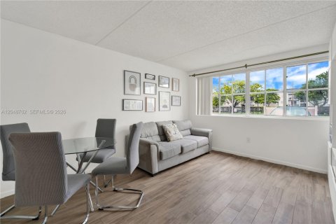 Copropriété à vendre à Hialeah, Floride: 1 chambre, 69.58 m2 № 2181084 - photo 7