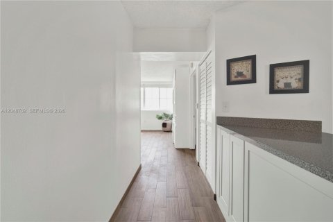 Copropriété à vendre à Hialeah, Floride: 1 chambre, 69.58 m2 № 2181084 - photo 17