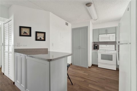 Copropriété à vendre à Hialeah, Floride: 1 chambre, 69.58 m2 № 2181084 - photo 2
