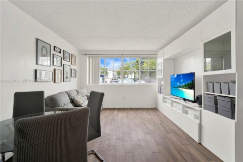 Copropriété à vendre à Hialeah, Floride: 1 chambre, 69.58 m2 № 2181084 - photo 15