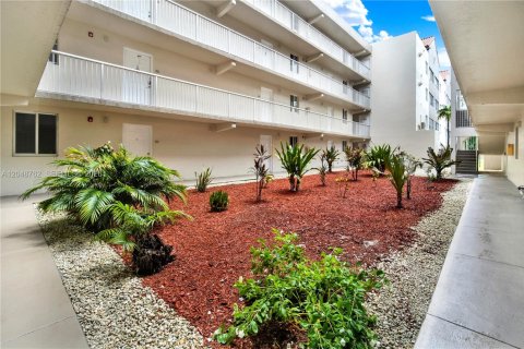 Copropriété à vendre à Hialeah, Floride: 1 chambre, 69.58 m2 № 2181084 - photo 19