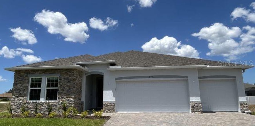 House in Lady Lake, Florida 4 bedrooms, 212.37 sq.m. № 2096117