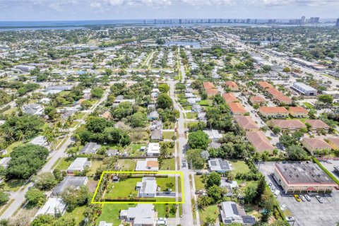 Casa en venta en North Palm Beach, Florida, 3 dormitorios, 107.77 m2 № 1079491 - foto 1