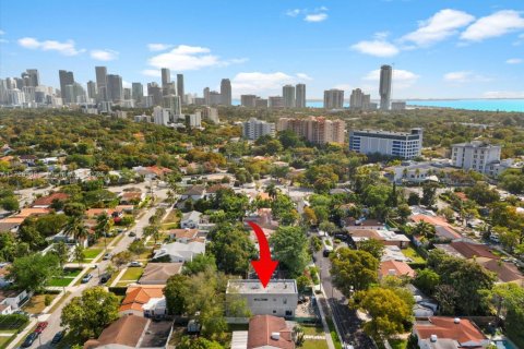 Casa en venta en Miami, Florida, 5 dormitorios, 290.04 m2 № 1480349 - foto 9