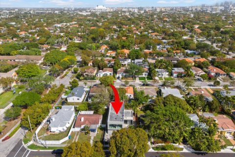 Casa en venta en Miami, Florida, 5 dormitorios, 290.04 m2 № 1480349 - foto 16