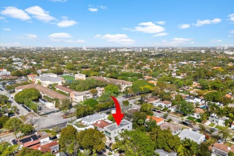 Casa en venta en Miami, Florida, 5 dormitorios, 290.04 m2 № 1480349 - foto 14