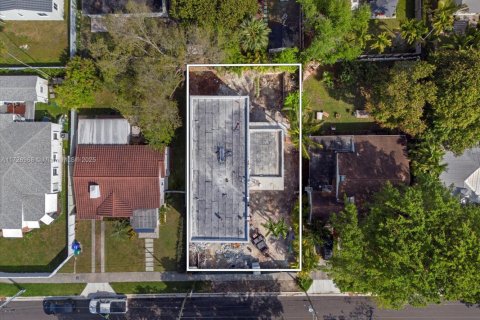 Casa en venta en Miami, Florida, 5 dormitorios, 290.04 m2 № 1480349 - foto 18