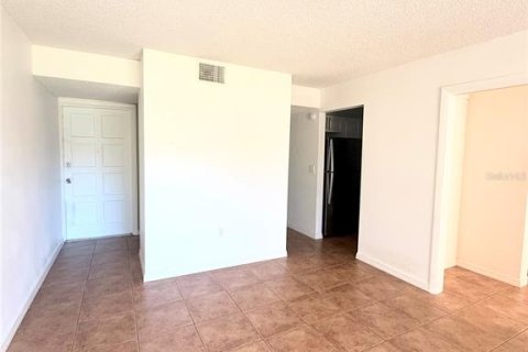 Condominio en venta en Casselberry, Florida, 1 dormitorio, 71.35 m2 № 2116719 - foto 11