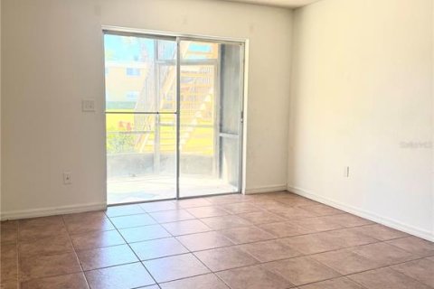 Condominio en venta en Casselberry, Florida, 1 dormitorio, 71.35 m2 № 2116719 - foto 13