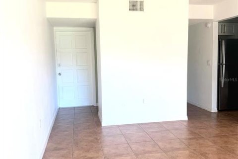 Condominio en venta en Casselberry, Florida, 1 dormitorio, 71.35 m2 № 2116719 - foto 12