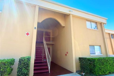 Condominio en venta en Casselberry, Florida, 1 dormitorio, 71.35 m2 № 2116719 - foto 2