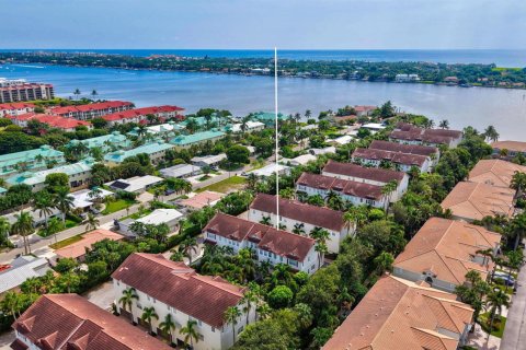 Townhouse in Hypoluxo, Florida 3 bedrooms, 174.28 sq.m. № 2191768